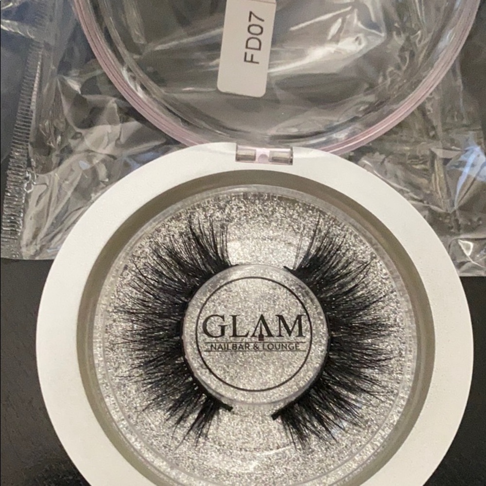 Eyelash extensions - Picture 4 of 6